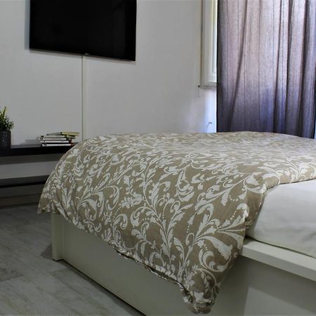 Crystal Ship Apartments Флоренция Экстерьер фото